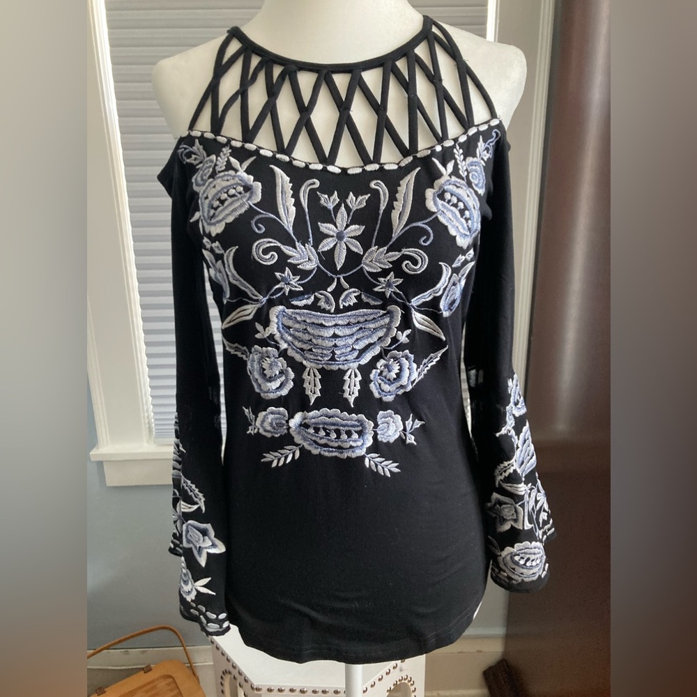 Boston Proper NWOT black cold shoulder bell sleeve with subtle floral top